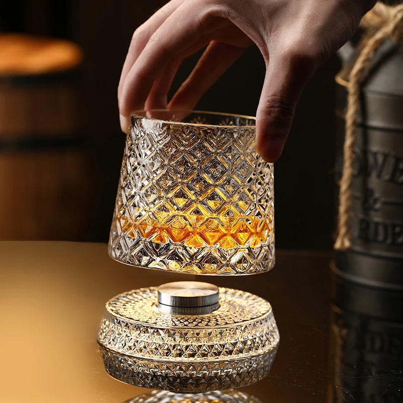 Yamazaki Home Bathroom Storage - Gelas Whisky Berputar dengan Alas Kaca,